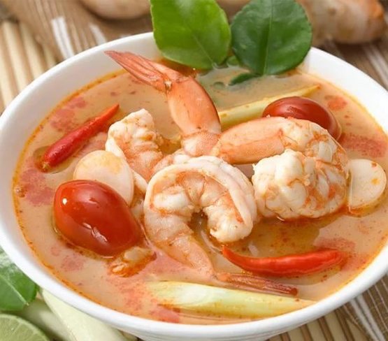 Тайский суп Том Ям Кхон много креветок 